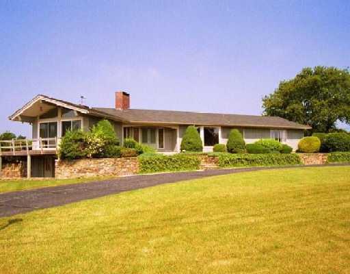 35 Cliff Drive, Narragansett