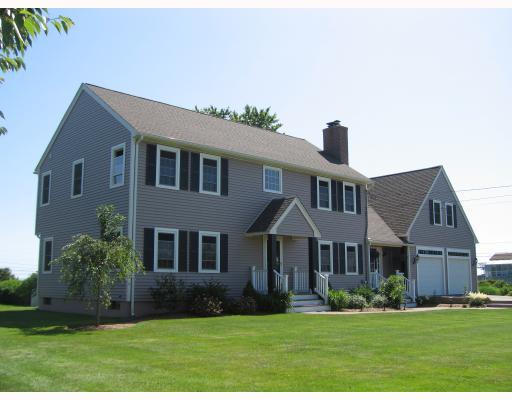 68 Lower Farm Road, South Kingstown