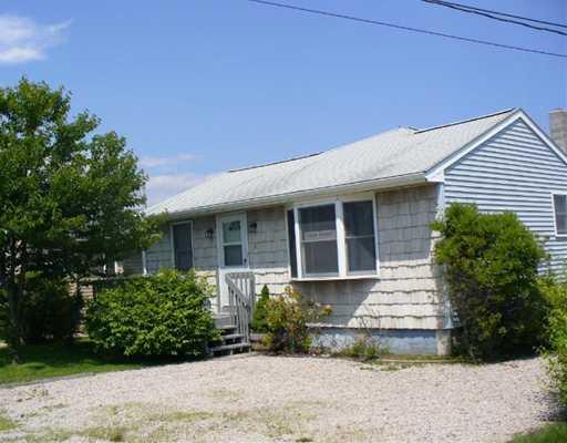 8 Stanton Avenue, Narragansett