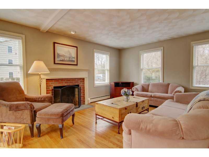 27 Algonquin Trail, Narragansett