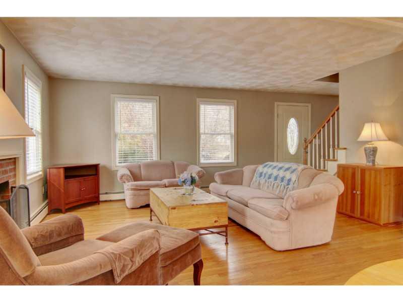 27 Algonquin Trail, Narragansett