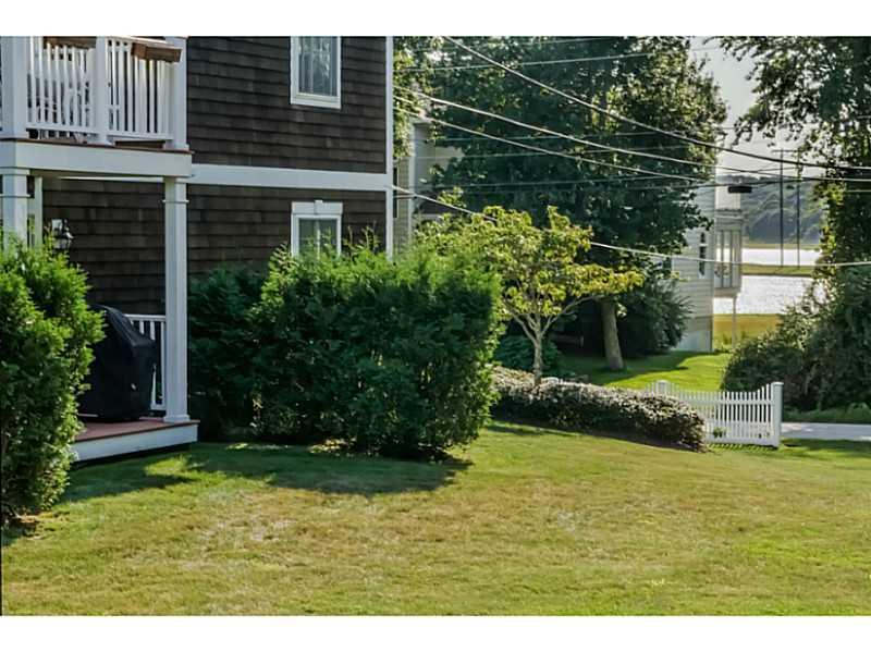 21 Starr Drive  102, Narragansett