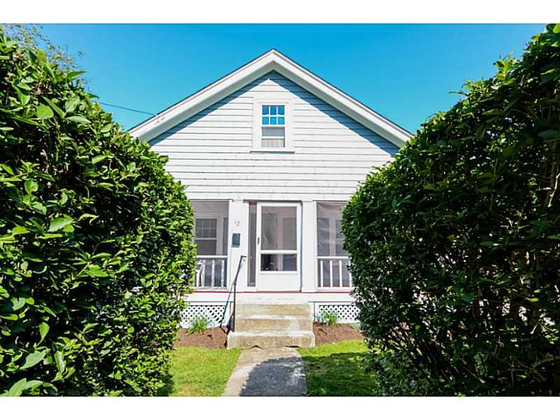 12 Rockland Street, Narragansett