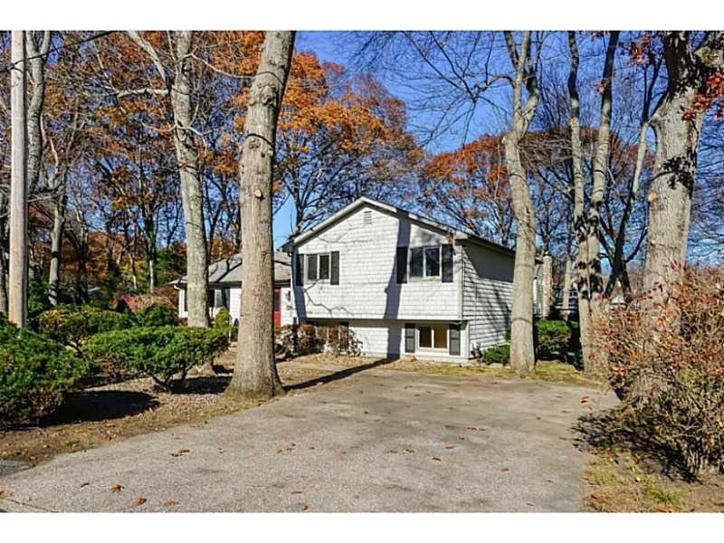 59 Crestwood Drive, Narragansett