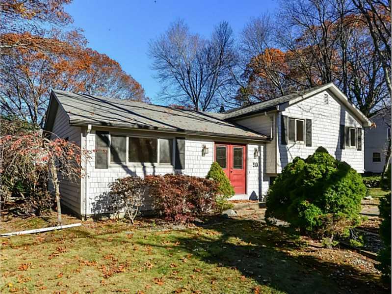 59 Crestwood Drive, Narragansett