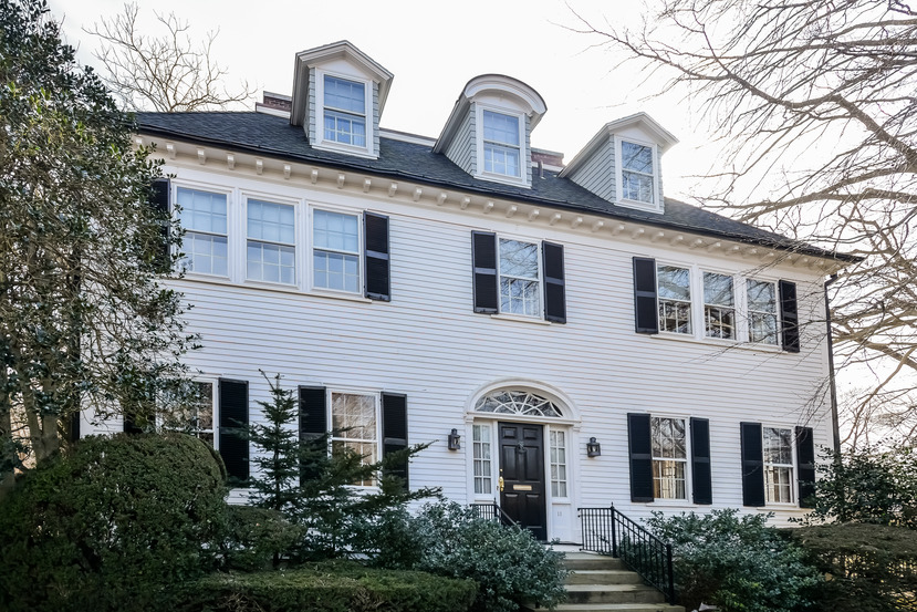 Newport Colonial goes for $2.75 million