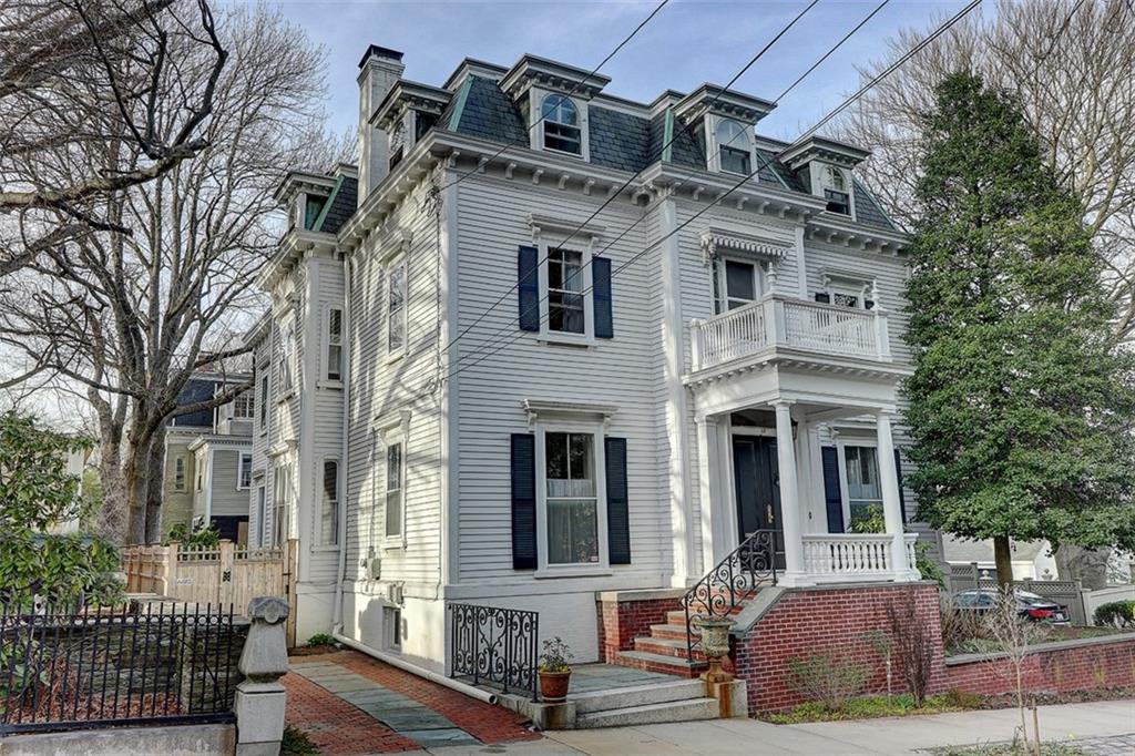 48 Lloyd Avenue, Providence