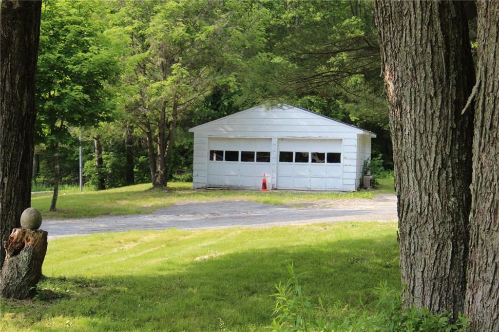 142 East Killingly Road, Foster