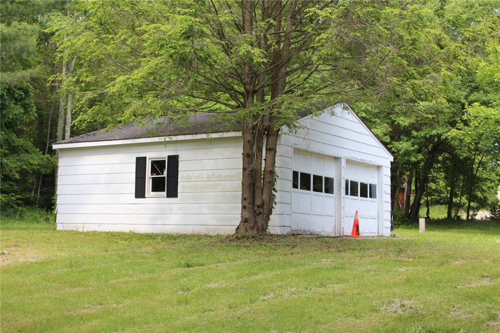 142 East Killingly Road, Foster