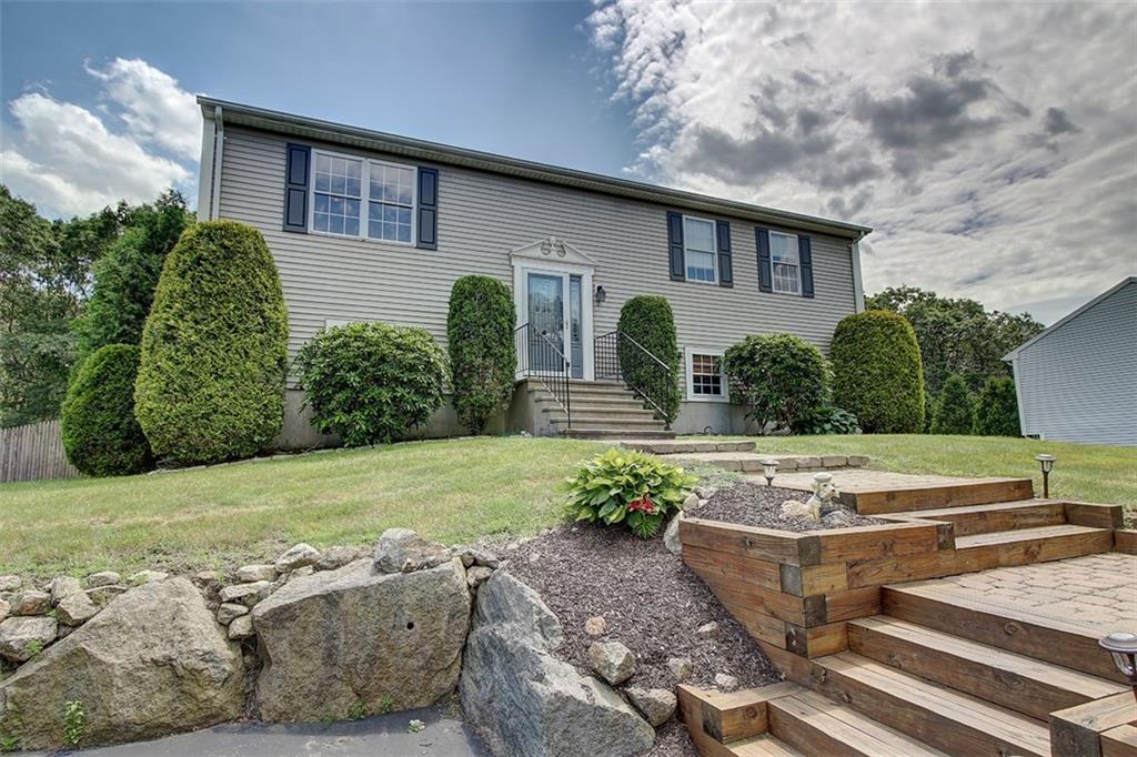 76 Hunters Crossing Drive, Coventry, RI 02816 MLS 1165235 Lila Delman