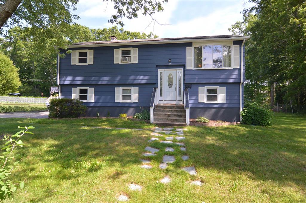19 Cynthia Drive, North Smithfield, RI 02896 MLS 1165270 Lila Delman