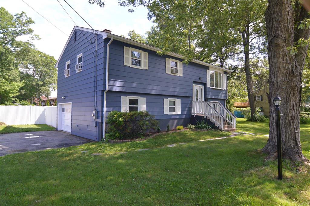 19 Cynthia Drive, North Smithfield, RI 02896 MLS 1165270 Lila Delman