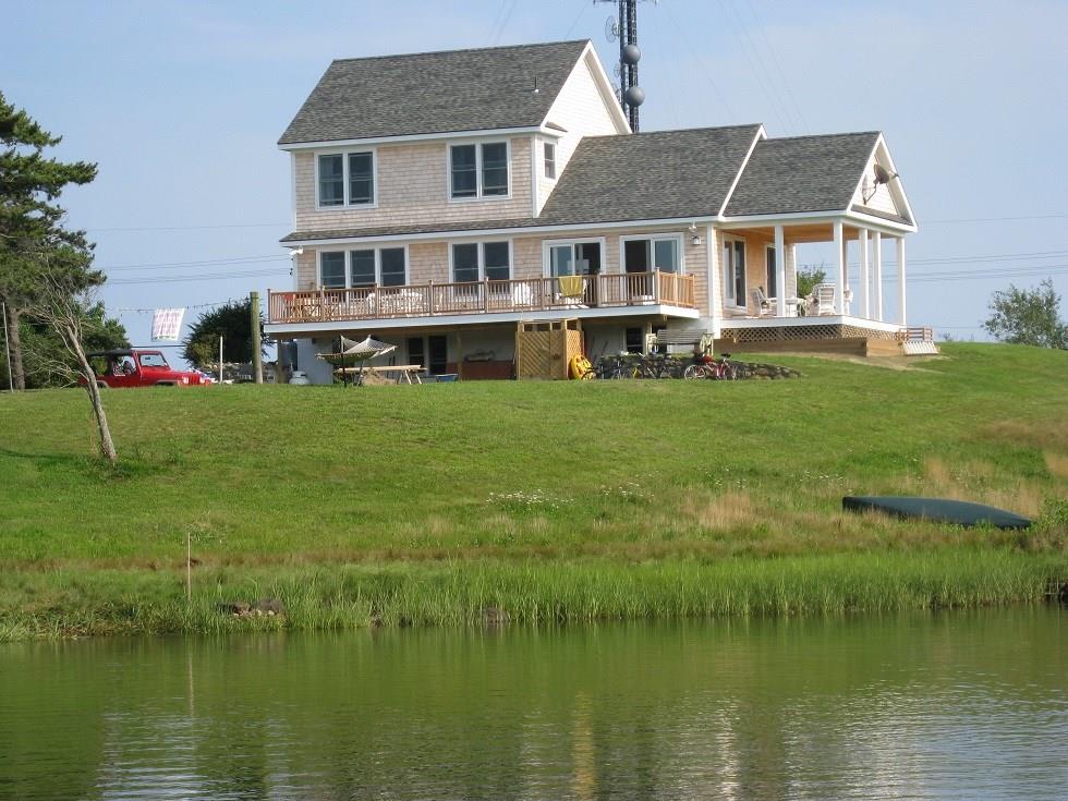 586 Beach Avenue, Block Island