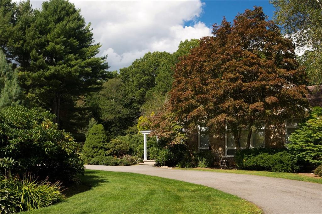 300 Pippin Orchard Road, Cranston, RI 02921 MLS 1177465 Lila Delman