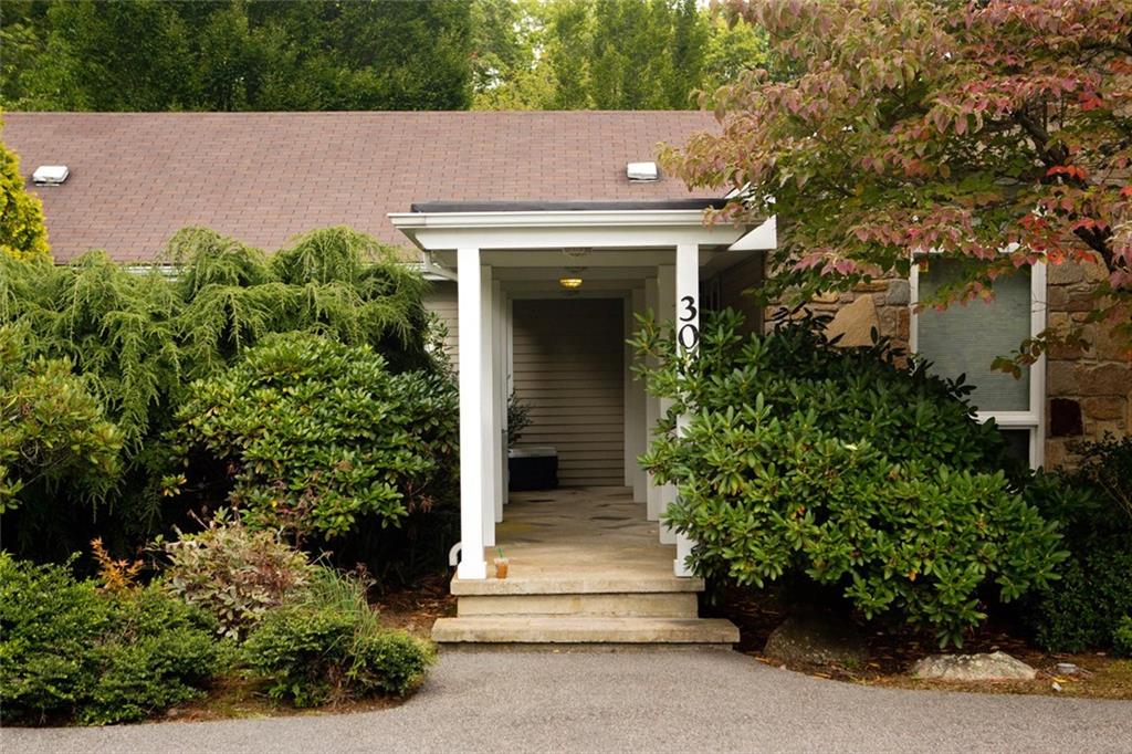 300 Pippin Orchard Road, Cranston, RI 02921 MLS 1177465 Lila Delman