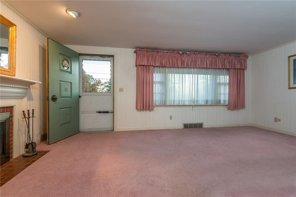 211 Garden Hills Drive, Cranston, RI 02920 MLS 1177524 Lila Delman