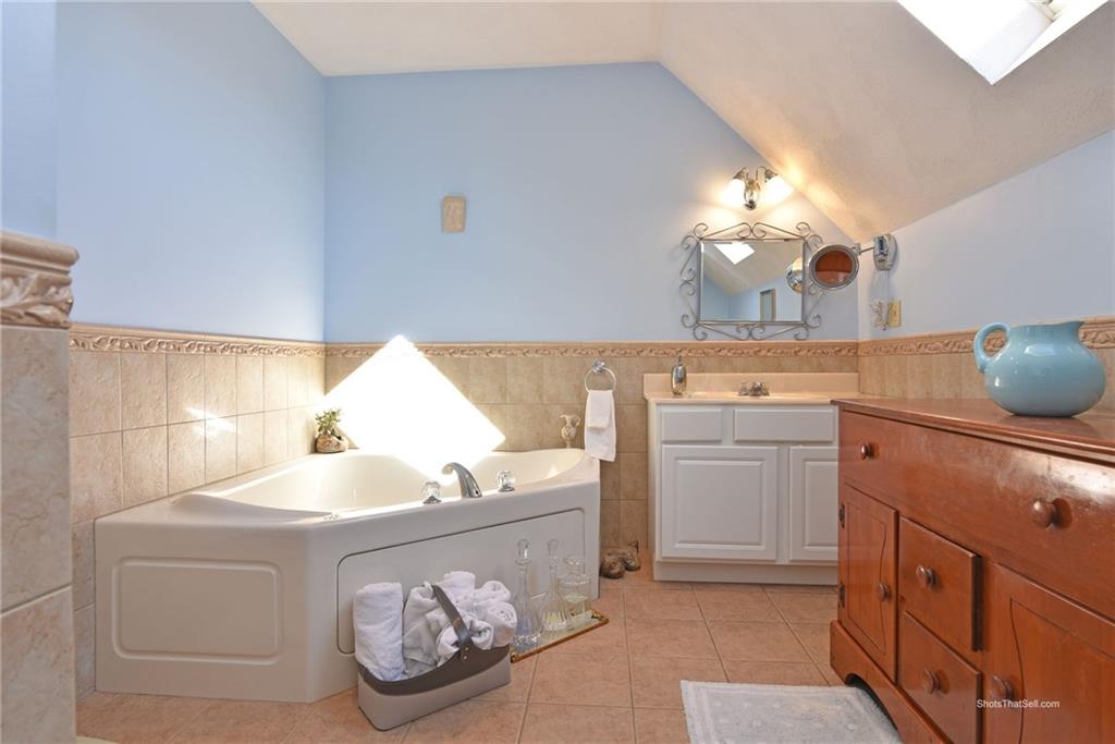 40 Riverview Drive, North Providence, RI 02904 MLS 1182139 Lila Delman