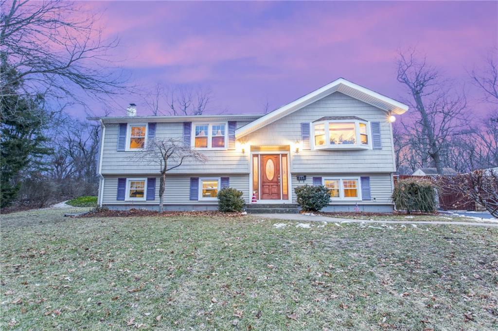 251 Capron Farm Drive, Warwick