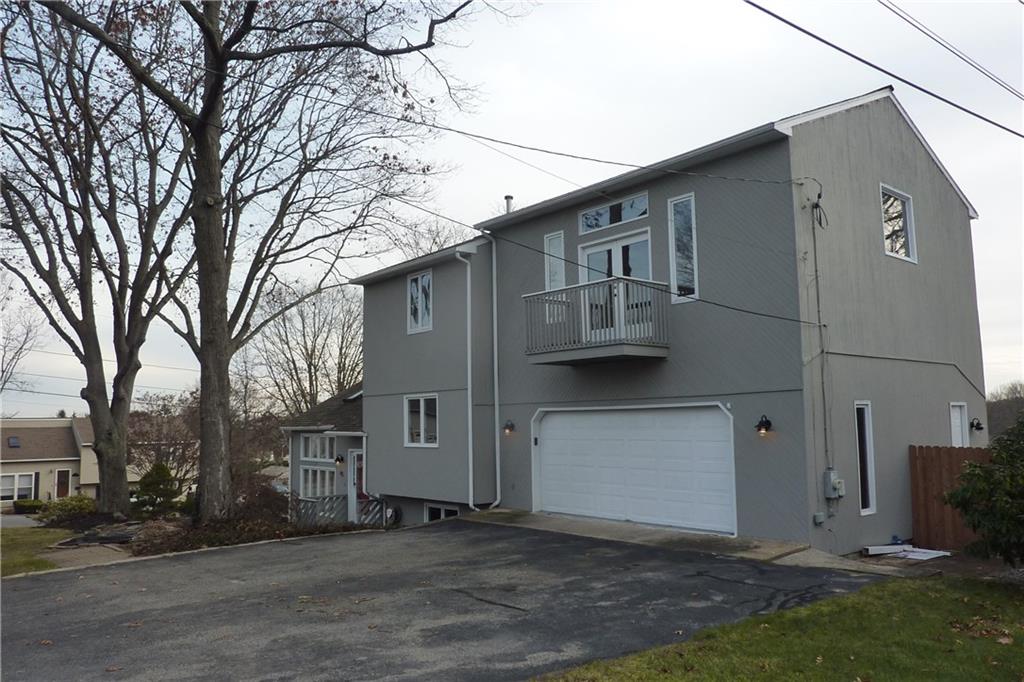 43 Robinhood Road, Cranston