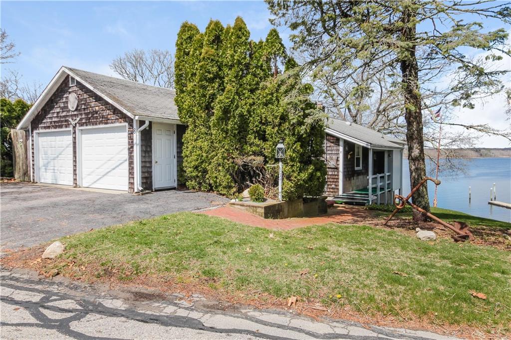 8 Oak Hill Road, Narragansett