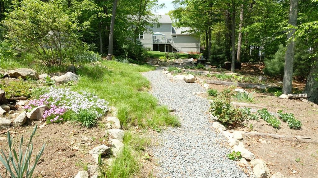 261 Little Pond County Road, Cumberland