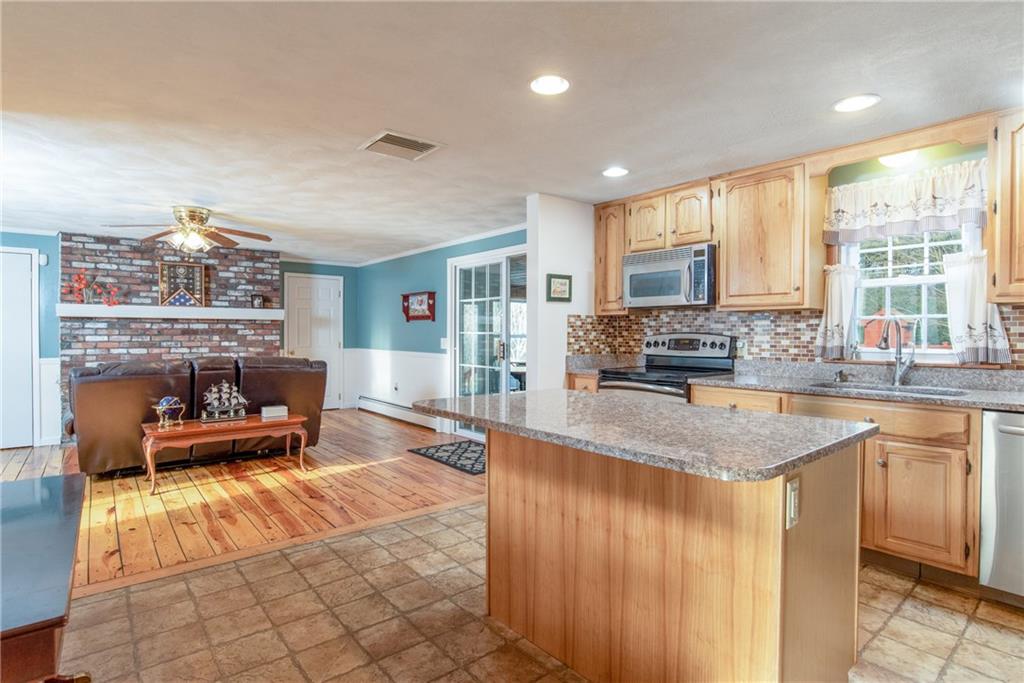 220 Weaver Hill Road, Coventry, RI 02816 MLS 1192426 Lila Delman