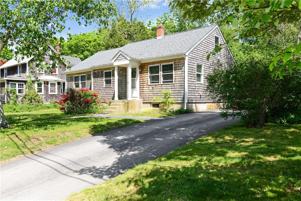 129 Willard Avenue, South Kingstown