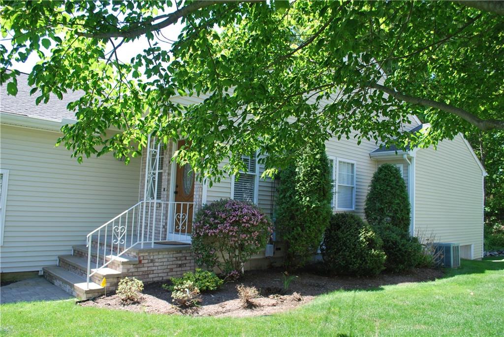 8 Lees Farm Commons Drive, North Providence, RI 02904 MLS 1193726