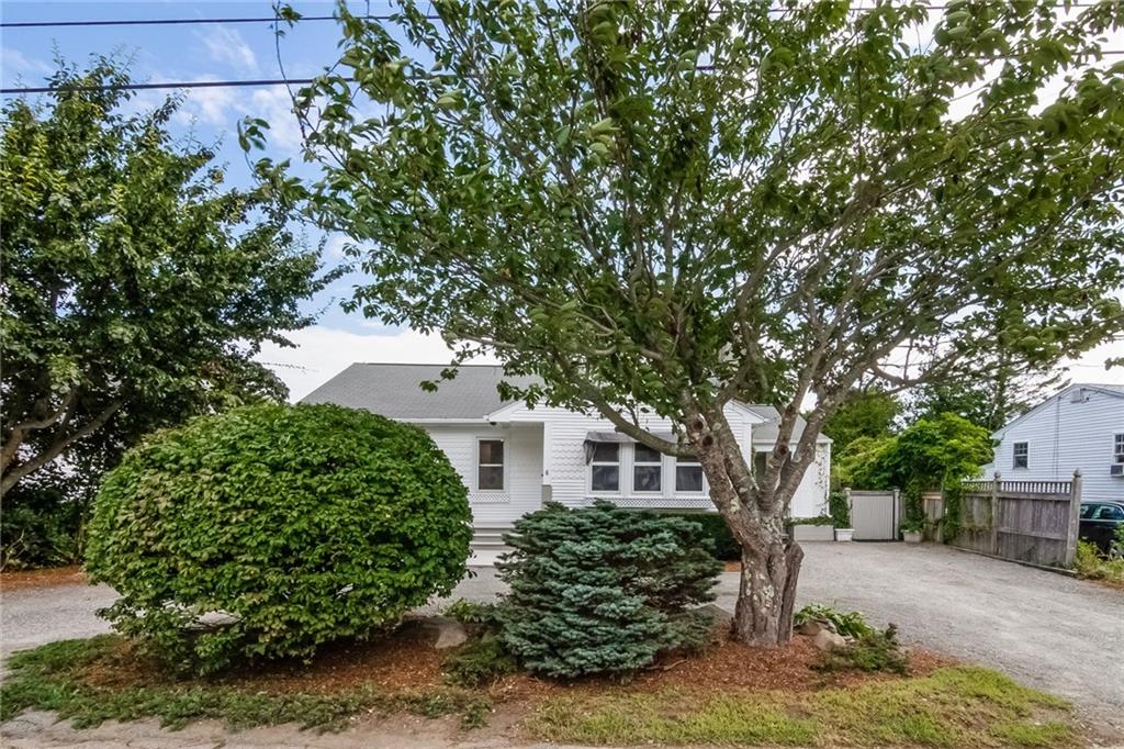 6 Wolfe Road, Narragansett