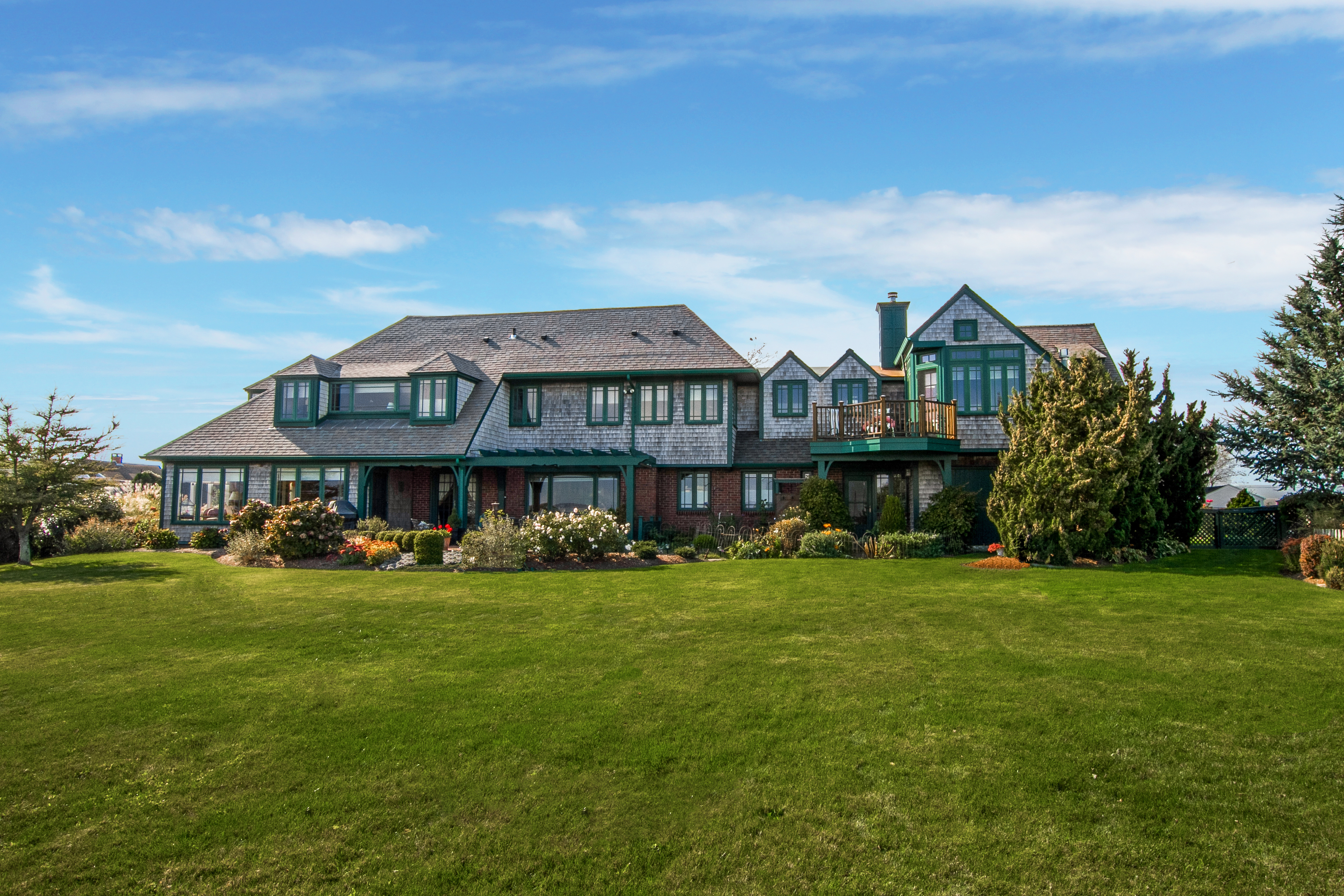 WATERFRONT HOME IN NARRAGANSETT’S  BONNET SHORES SELLS FOR OVER $2M