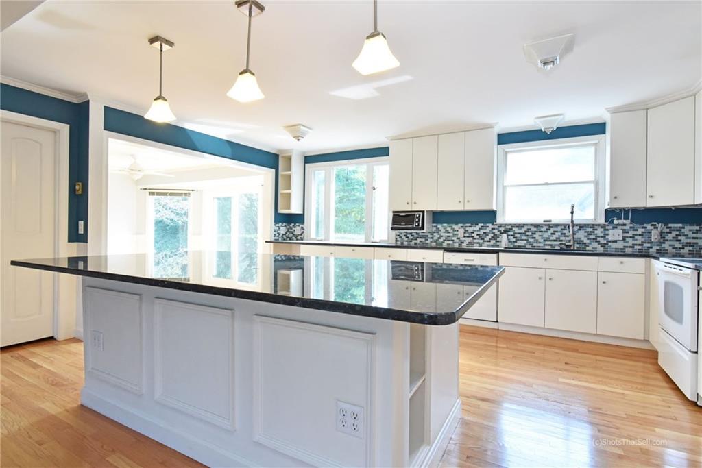 110 Hamilton Drive, East Greenwich, RI 02818 MLS 1205772 Lila Delman