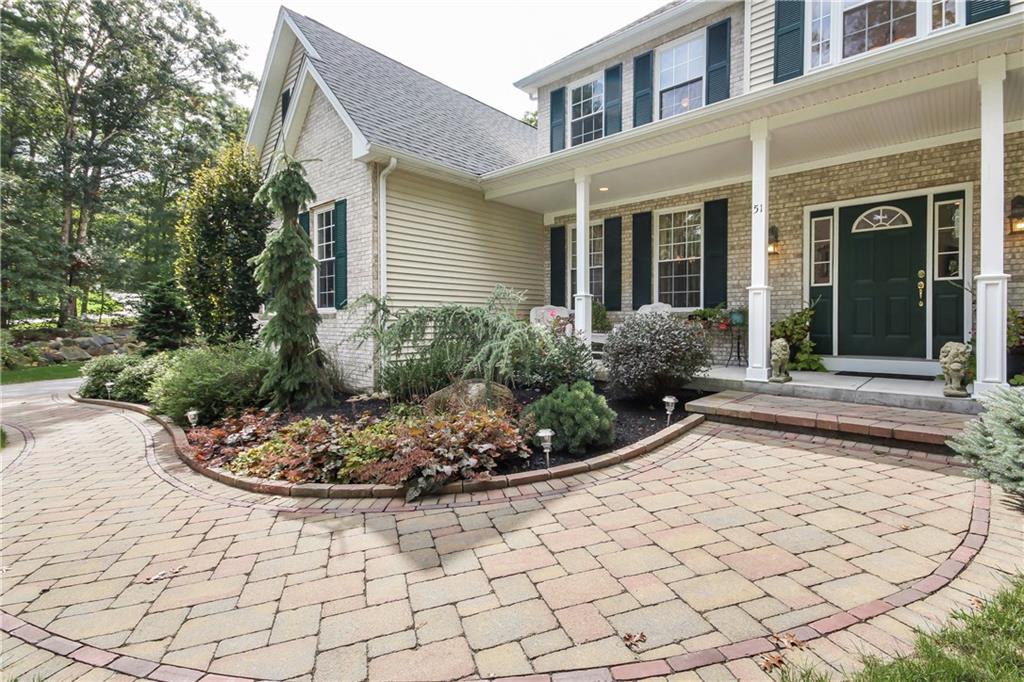 51 Wooded Grove Circle, South Kingstown