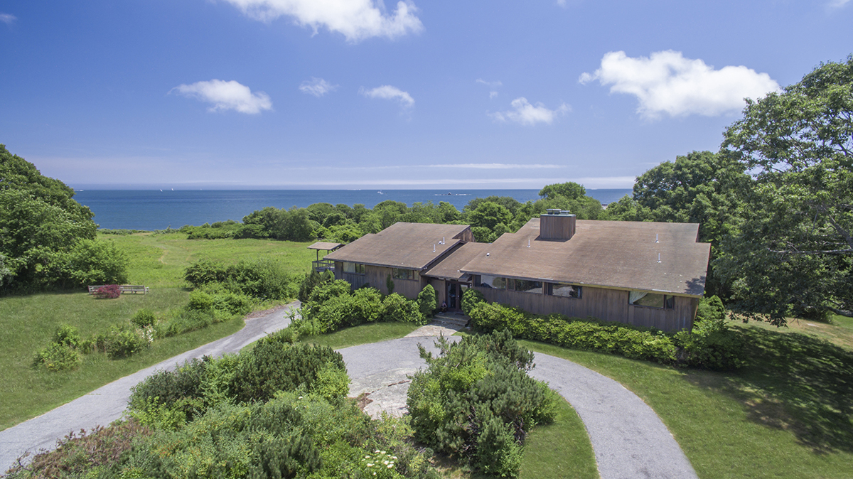 OCEANFRONT NAMCOOK FARM HOME SELLS FOR $2.9M,  WITH LILA DELMAN ON BOTH ENDS OF TRANSACTION