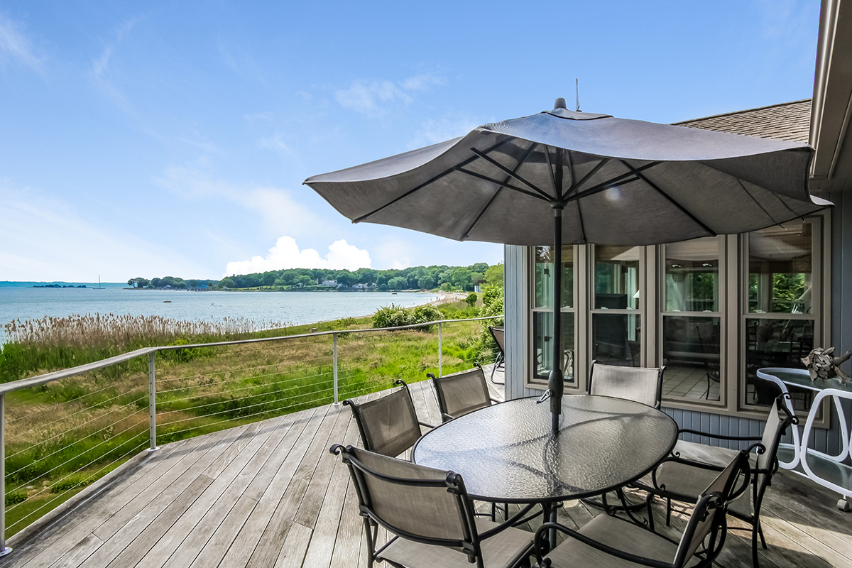 POPLAR POINT WATERFRONT CONTEMPORARY SELLS FOR $1.1M