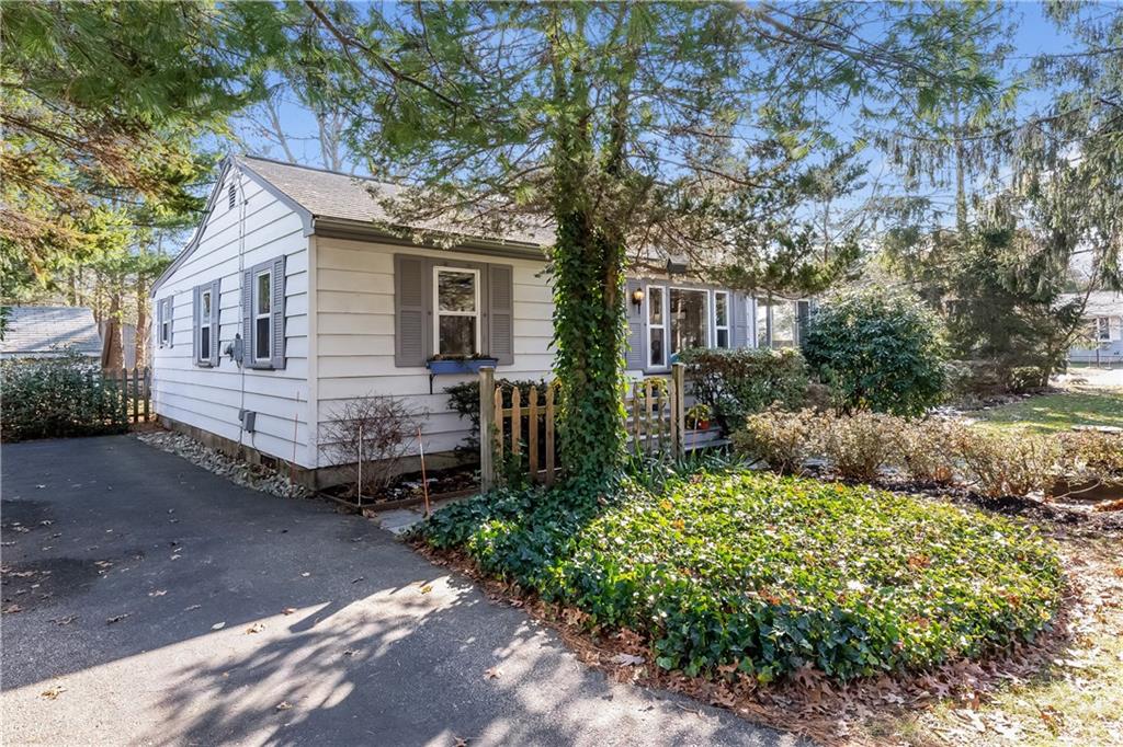 233 Holly Road, South Kingstown, RI 02879 MLS 1210180 Lila Delman