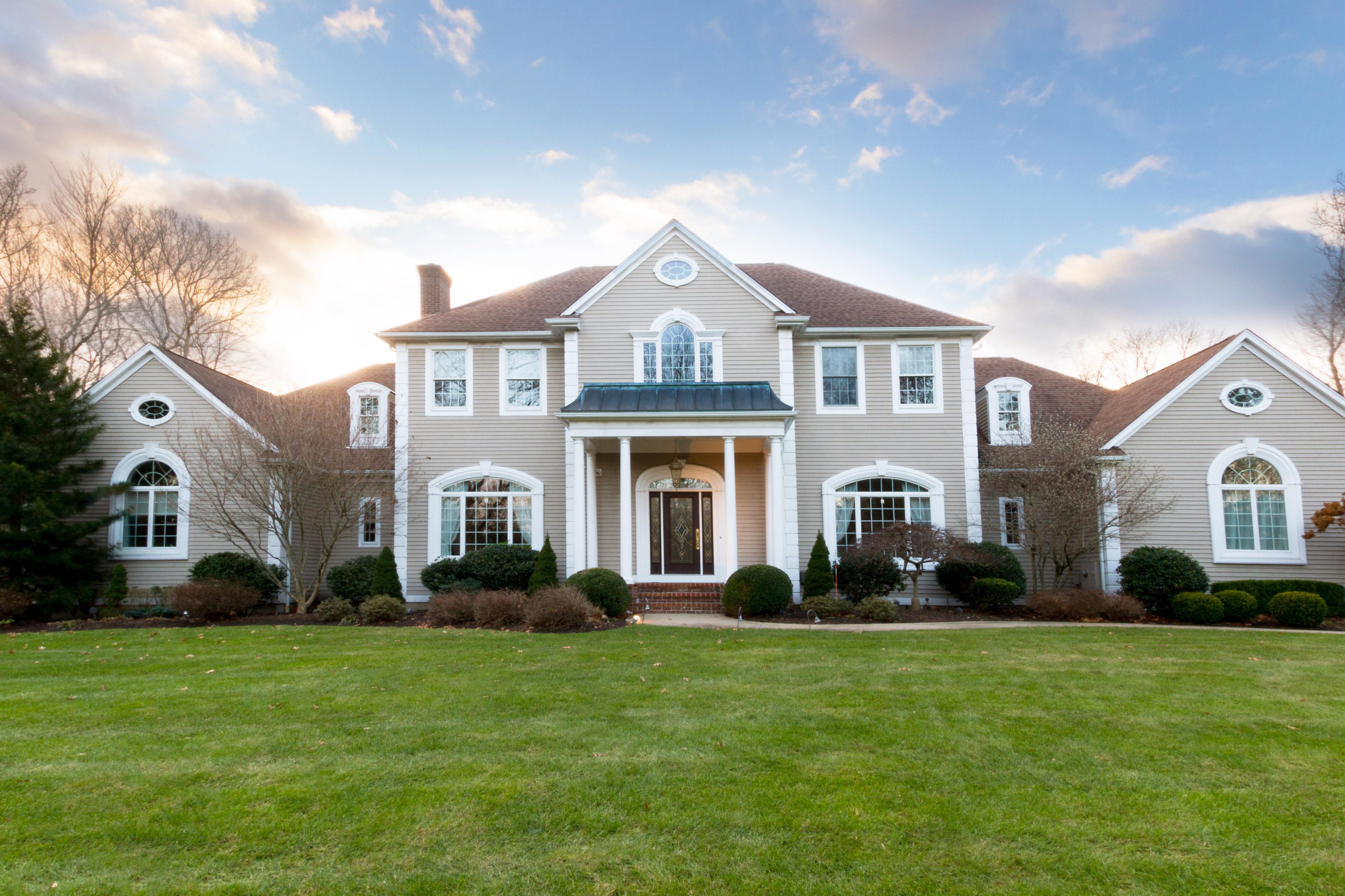QUAIL HOLLOW COLONIAL SELLS FOR $1.335M, MARKING THE HIGHEST  NON-WATER AMENITY SALE IN NORTH KINGSTOWN THIS YEAR*