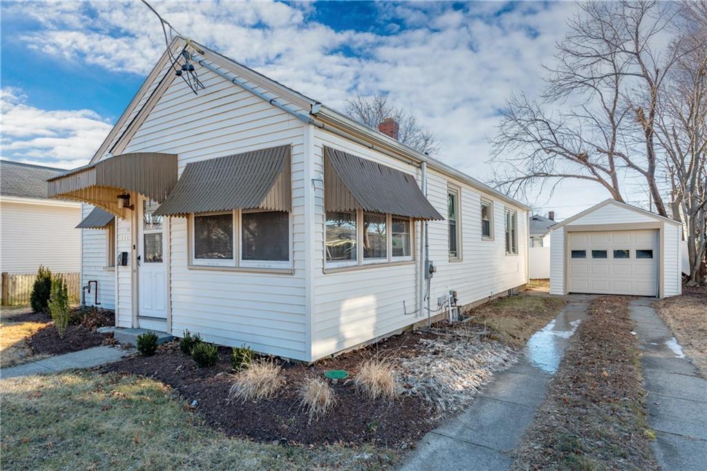 111 Edgemere Road, Pawtucket