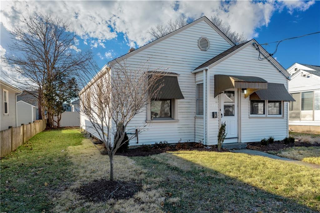 111 Edgemere Road, Pawtucket