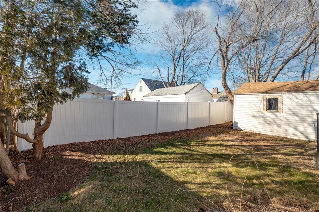 111 Edgemere Road, Pawtucket