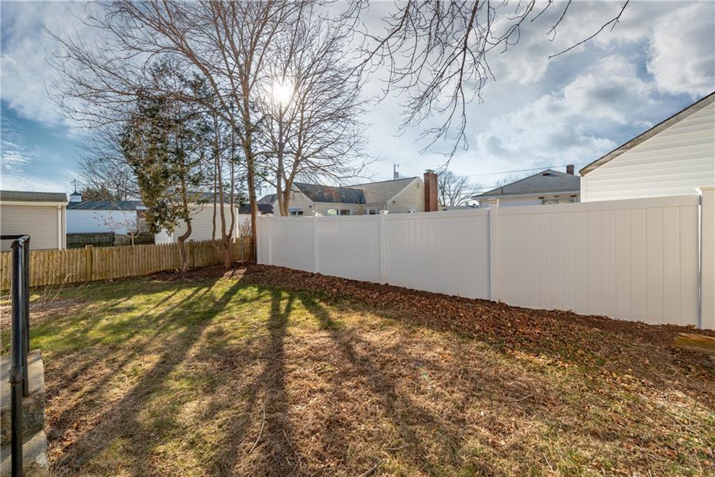 111 Edgemere Road, Pawtucket