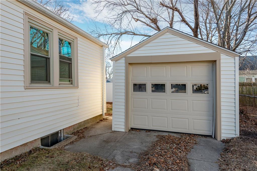 111 Edgemere Road, Pawtucket