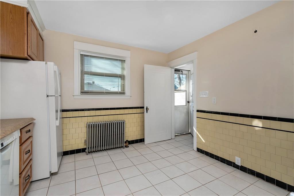 111 Edgemere Road, Pawtucket