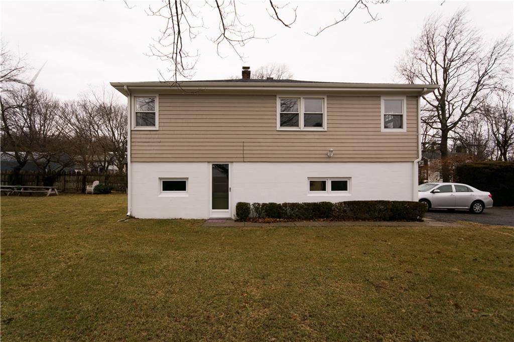 22 SPRAGUE ST Portsmouth, Rhode Island 02871 Lila Delman