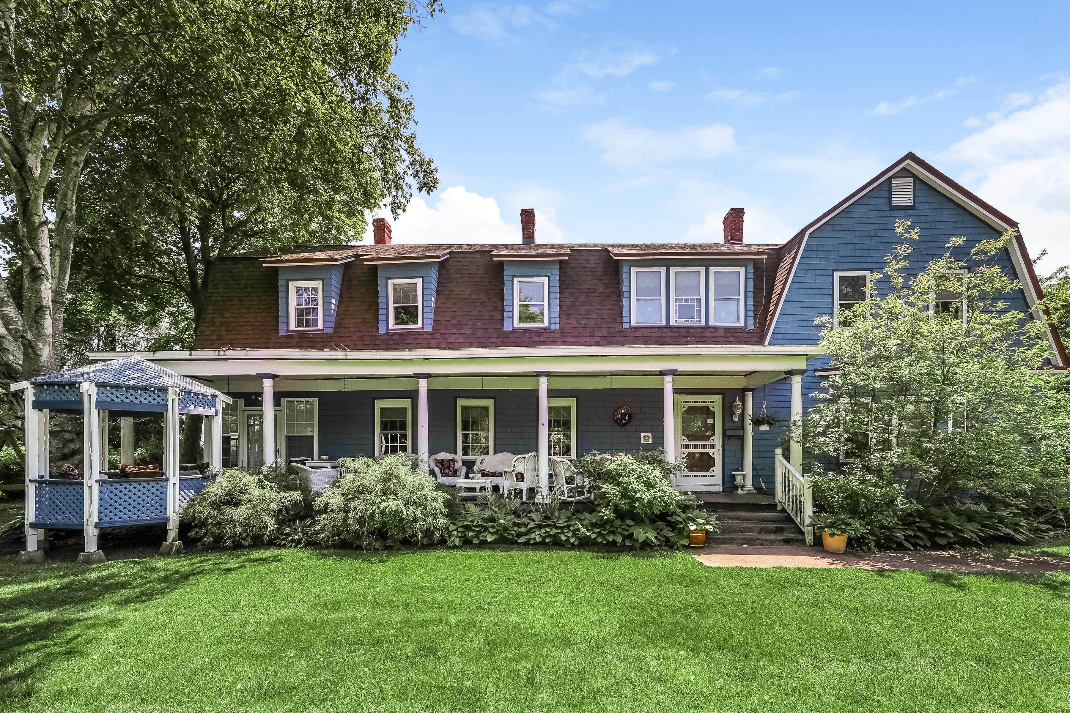 House of the Week: Narragansett Colonial brimming with period details