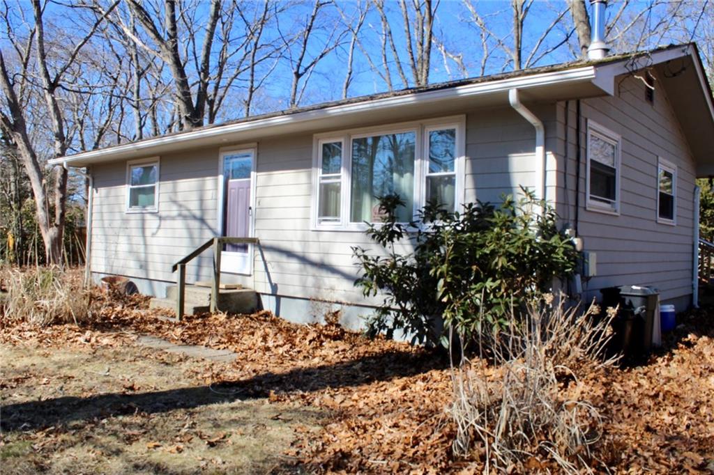 121 Winterberry Road, Narragansett