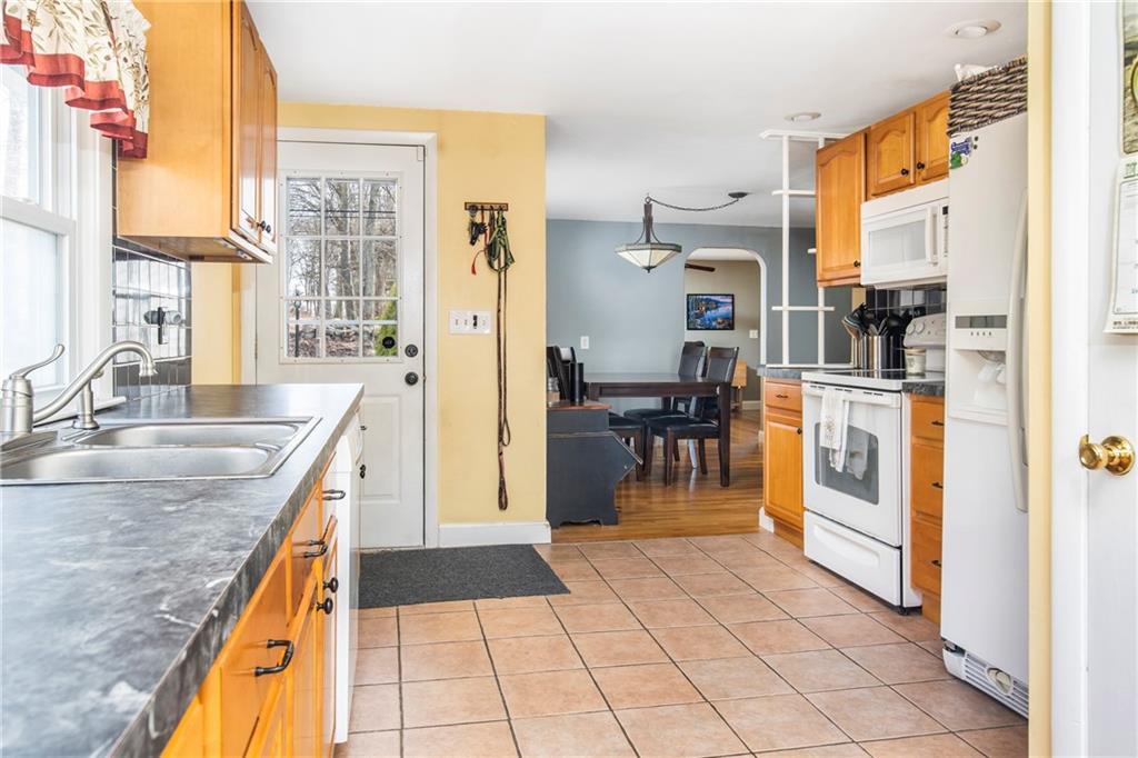 37 Westcott Road, Scituate, RI 02857 MLS 1218853 Lila Delman