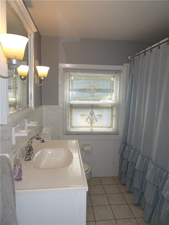 15 Whitewood Drive, Cranston, RI 02920 MLS 1218930 Lila Delman