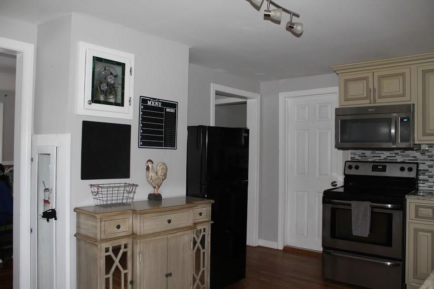 21 King Road, Tiverton, RI 02878 MLS 1225097 Lila Delman