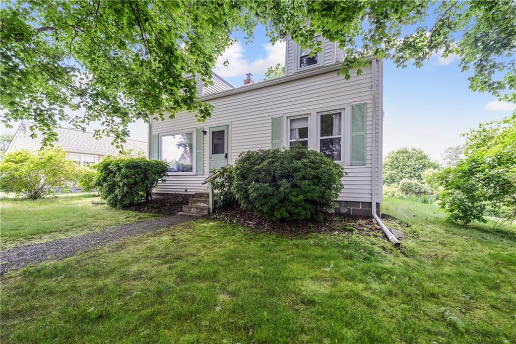 39 Meadow Street, South Kingstown