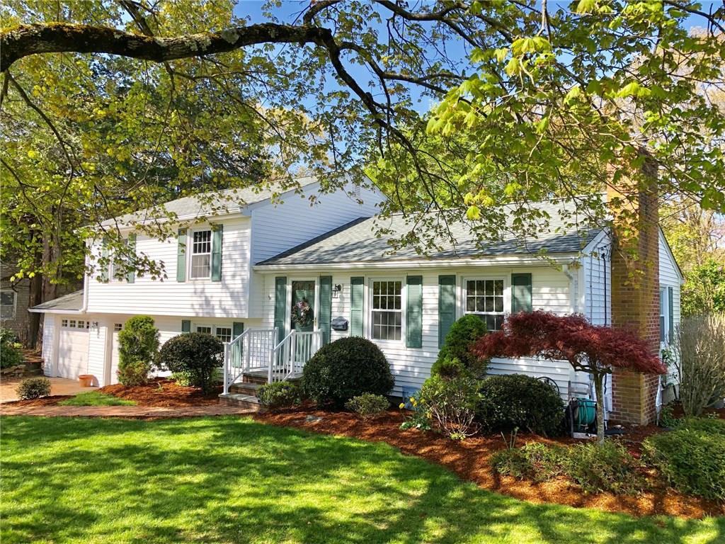 106 Briarbrook Drive, North Kingstown